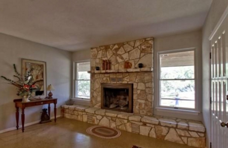 18 (approx) Acres & Residence 10 Minutes From Kerrville TX - image 12