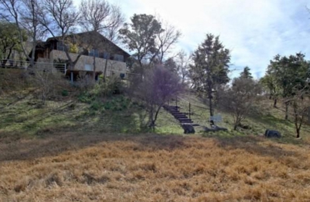 18 (approx) Acres & Residence 10 Minutes From Kerrville TX - image 17
