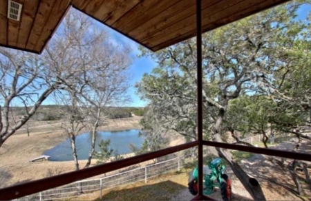 18 (approx) Acres & Residence 10 Minutes From Kerrville TX - image 25
