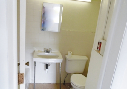 Floormasters Inc Commercial Building W/Upstairs Apartment - image 10