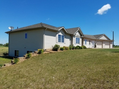 Rural Country Home ABSOLUTE REAL ESTATE  AUCTION - image 9
