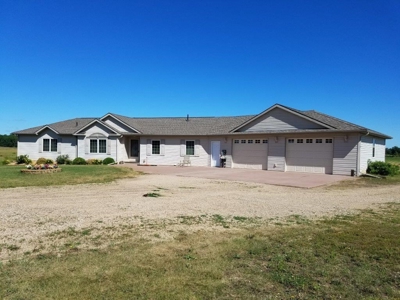 Rural Country Home ABSOLUTE REAL ESTATE  AUCTION - image 4