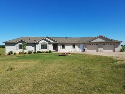 Rural Country Home ABSOLUTE REAL ESTATE  AUCTION - image 5