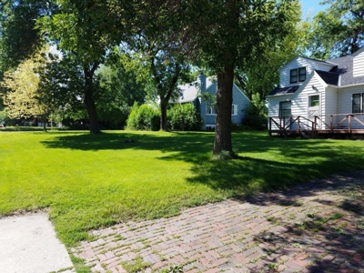 ABSOLUTE REAL ESTATE Residential Home w/Beautiful Lot - image 12