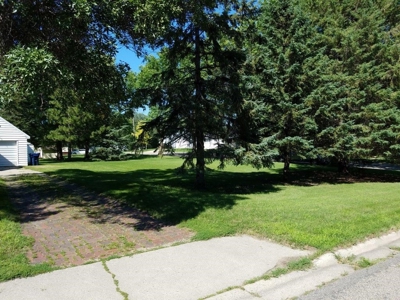 ABSOLUTE REAL ESTATE Residential Home w/Beautiful Lot - image 10
