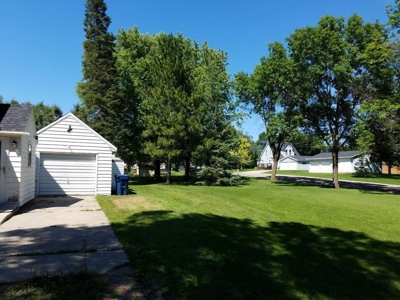 ABSOLUTE REAL ESTATE Residential Home w/Beautiful Lot - image 5