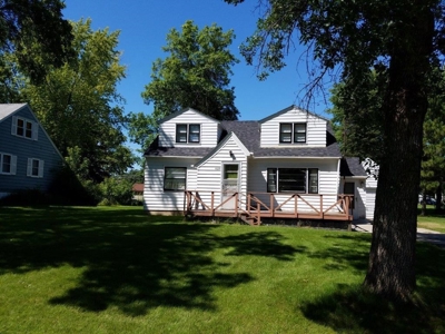 ABSOLUTE REAL ESTATE Residential Home w/Beautiful Lot - image 3