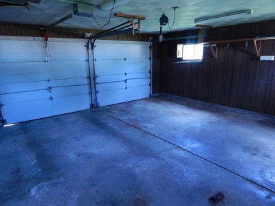 Online Only Absolute Auction Independence, MO Home on 40Hwy - image 8