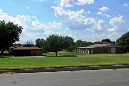 Home with Outbuildings for Sale - Clinton, OK - image 5