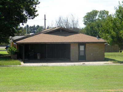 Home with Outbuildings for Sale - Clinton, OK - image 6