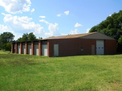Home with Outbuildings for Sale - Clinton, OK - image 3