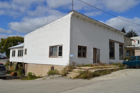Commercial mixed use building to be sold at auction - image 2