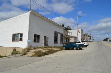 Commercial mixed use building to be sold at auction - image 3