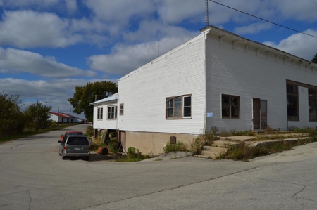Commercial mixed use building to be sold at auction - image 4