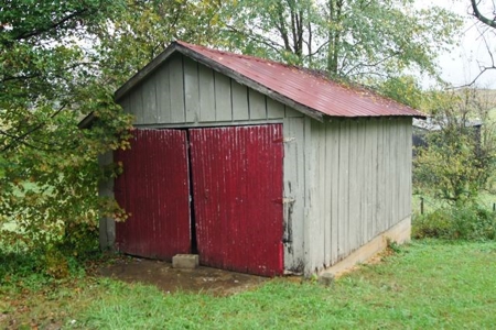 Country Home in Rocky Hill Ky Selling at Auction - image 2
