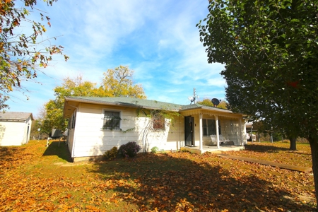 Country Home in the Ozarks For Sale - image 11