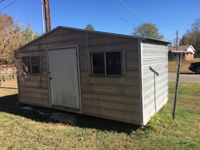 Home in Town on Corner Lot for Auction - image 22