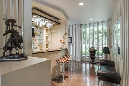 A Mid-Century Modern Masterpiece - image 9