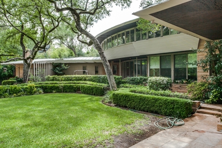 A Mid-Century Modern Masterpiece - image 1