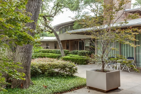 A Mid-Century Modern Masterpiece - image 2