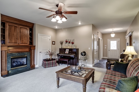 Luxury Multi-Generational Family Estate & Acreage Auction - image 24