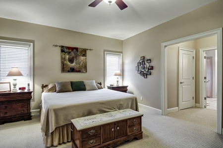 Luxury Multi-Generational Family Estate & Acreage Auction - image 44