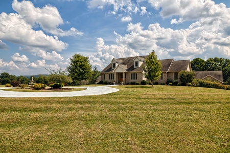 Luxury Multi-Generational Family Estate & Acreage Auction - image 3