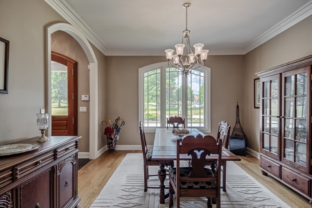 Luxury Multi-Generational Family Estate & Acreage Auction - image 18