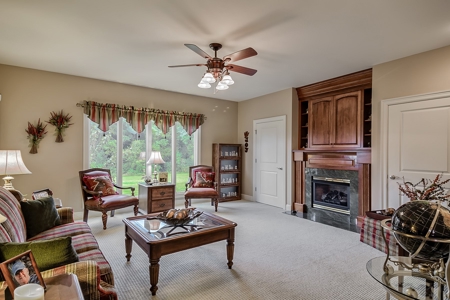 Luxury Multi-Generational Family Estate & Acreage Auction - image 25