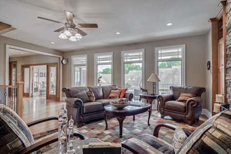 Luxury Multi-Generational Family Estate & Acreage Auction - image 23