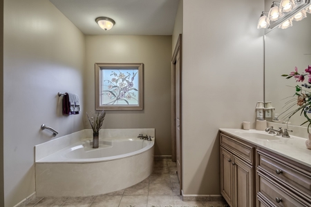 Luxury Multi-Generational Family Estate & Acreage Auction - image 45
