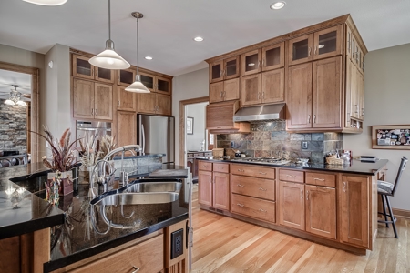 Luxury Multi-Generational Family Estate & Acreage Auction - image 14