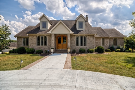 Luxury Multi-Generational Family Estate & Acreage Auction - image 1