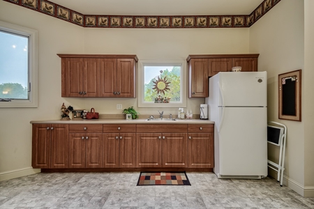 Luxury Multi-Generational Family Estate & Acreage Auction - image 49