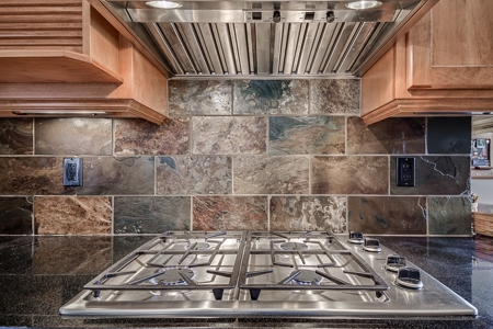 Luxury Multi-Generational Family Estate & Acreage Auction - image 15