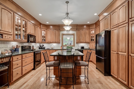 Luxury Multi-Generational Family Estate & Acreage Auction - image 20