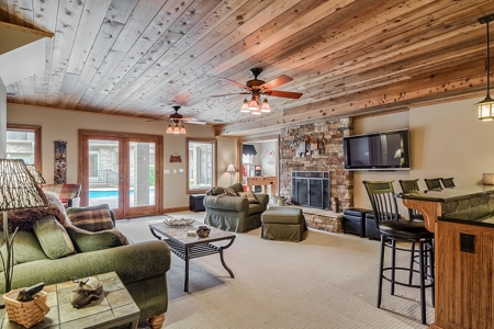 Luxury Multi-Generational Family Estate & Acreage Auction - image 30