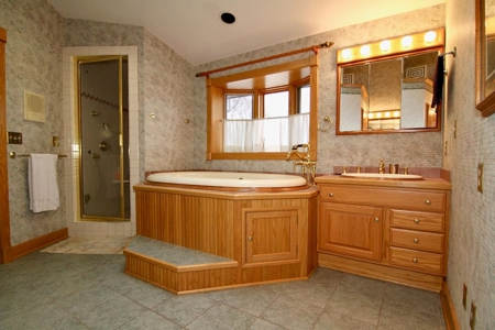 Green Lake Log Home and Land Live Auction - image 27
