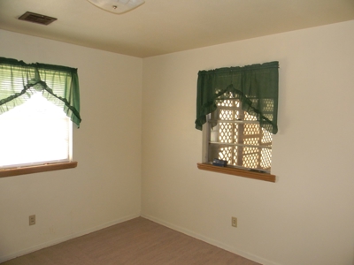 3 bedroom 2 bath Home for Sale in Thomas, Oklahoma - image 11