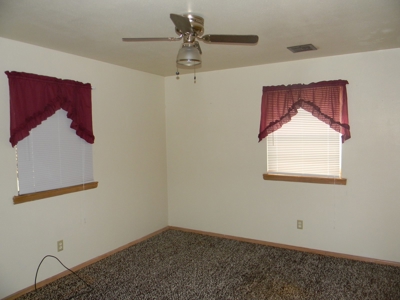 3 bedroom 2 bath Home for Sale in Thomas, Oklahoma - image 10