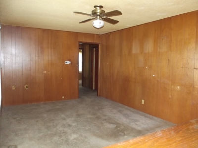 Clinton, OK Home for Sale - 3 bed, 1 bath - image 4