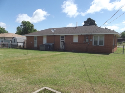 Clinton, OK Home for Sale - 3 bed, 1 bath - image 18