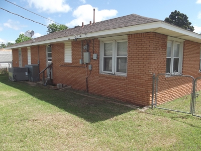 Clinton, OK Home for Sale - 3 bed, 1 bath - image 2
