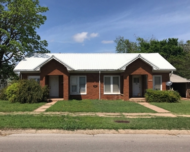 Duplex for Sale, Clinton, OK - 1019 Avant - image 1