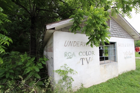 Absolute Auction Commercial building in Lynnville TN - image 6