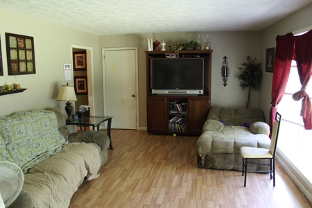 Brick Home and Acreage Selling @ Auction in Bowling Green Ky - image 13