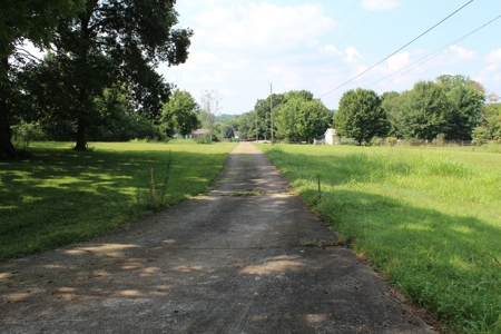 Brick Home and Acreage Selling @ Auction in Bowling Green Ky - image 12