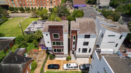 Auction - 2 Stunning Contemporary Homes - image 1