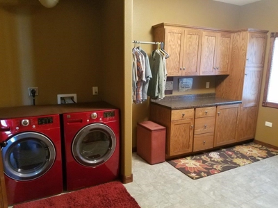 Premier Riverfront Luxury Home & Rv Garage - image 22