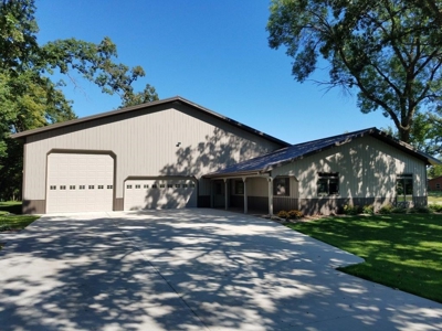 Premier Riverfront Luxury Home & Rv Garage - image 1